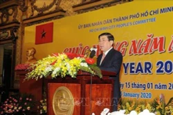 胡志明市市委主要领导会见驻该市外国组织机构代表