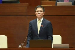 越南第十四届国会第八次会议：对越南工贸部长和内政部长进行专题询问