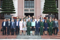 阮志咏上将会见越南驻外大使和首席代表
