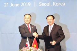 越韩副总理级经济合作对话第一次会议在首尔召开