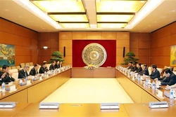 越共中央组织部部长范明正会见日本首相特使
