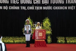 陈大光主席追悼会隆重举行