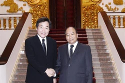 越南政府总理阮春福会见韩国总理李洛渊