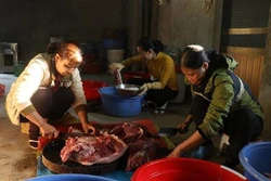 老街省烟熏腊肉、腊肠以特色味道闻名远近