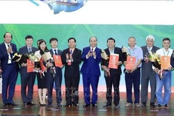 阮春福出席2020年茶荣省投资促进会