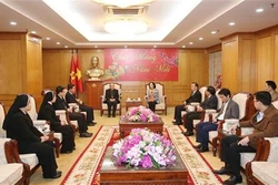 中央民运部部长张氏梅会见兴化教区代表团