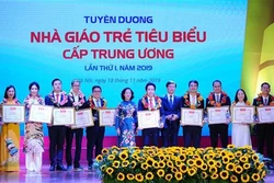 越南全国75名青年教师受表彰