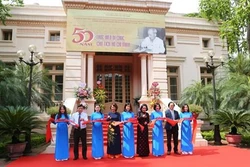 “胡志明主席遗嘱执行50周年”资料展在国家图书馆开幕