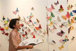 “化身蝴蝶”装置艺术展 拉近与残疾人的距离