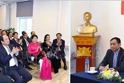 越南政府总理阮春福会见旅居挪威越南人社群代表