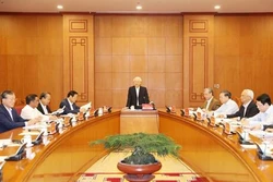 坚决与一切腐败行为作斗争