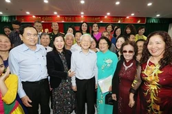 越共中央总书记、国家主席阮富仲出席河内市二征夫人郡全民族大团结日活动