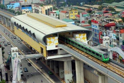 由中国企业承建的越南河内轻轨吉灵—河东线项目正式试运行