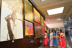 “汇聚越韩美术精华”展览会展出300个特色画品