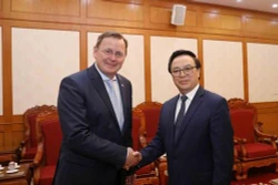 越共中央对外部部长黄平君会见德国图林根州州长拉梅劳