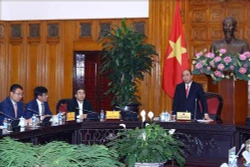 越南政府总理阮春福主持召开关于促进汽车行业发展的会议