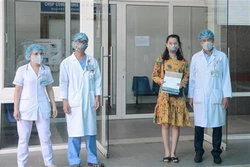 岘港市：三名新冠肺炎患者出院，继续隔离观察