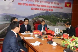 韩国全罗北道省代表团赴越南和平省调研 