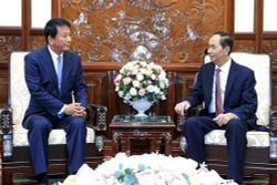 国家主席陈大光会见越日关系特别大使杉良太郎