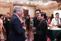胡志明市领导春节前与各国驻胡志明市代表机构代表会面