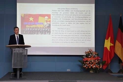 越南全民国防日30周年和越南人民军建军75周年纪念典礼在德国举行