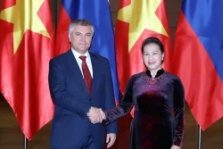 越南国会主席与俄罗斯国家杜马主席举行会谈
