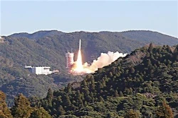 越南“微龙”卫星发射升空 顺利与火箭分离