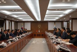 越南公安部长苏林与韩国大检察厅检察总长文武一举行会谈