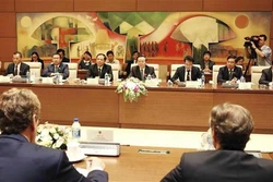 国会副主席冯国显会见欧洲议会渔业委员会代表团