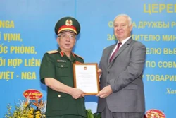 越南国防部副部长阮志咏荣获俄罗斯友谊勋章