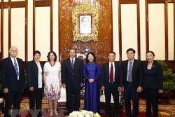 国家副主席邓氏玉盛会见拉丁美洲通讯社代表团