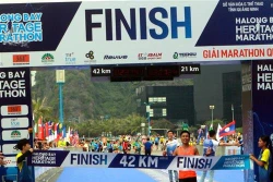 2019年下龙湾国际遗产马拉松大赛吸引3000余名选手参加