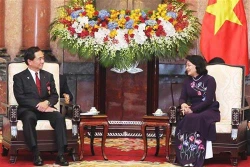 邓氏玉盛会见日本神奈川县代表团