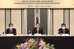 越南政府总理范明政与日本数字化转型大型集团领导人进行交谈