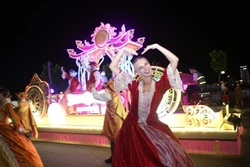 Sun Fest街头游行活动开启岘港精彩夏天