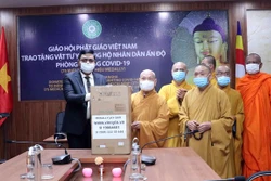 越南佛教协会向印度赠送用于抗击新冠肺炎疫情的医疗物资
