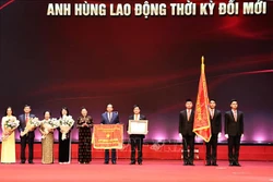 越南国会主席阮氏银金出席为社区默默奉献者表彰大会