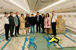  越航将新冠疫苗从匈牙利、克罗地亚和斯洛伐克安全运抵越南