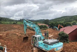 广治省向化县泥石流事故：已找到10具尸体 动员所有力量进入现场开展抢险救灾工作