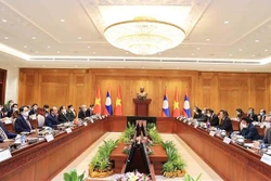 越南国家主席阮春福会见老挝国会主席赛宋蓬·丰威汉
