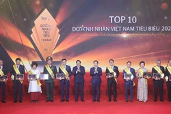 越南政府总理范明政出席2022年越南十名优秀企业家表彰会