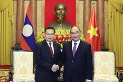 越南国家主席阮春福会见老挝国会主席