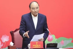 越南国家主席阮春福主持召开国防安全理事会第一次会议
