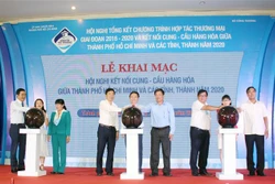 胡志明市与全国各省市商品供需对接会吸引600家企业参加