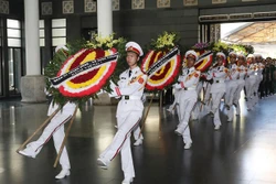 武昴同志遗体告别仪式和追悼会在河内隆重举行