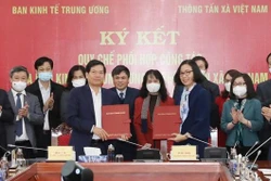 越共中央经济部与越通社强化协作配合