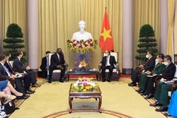 国家主席阮春福会见美国防长奥斯汀