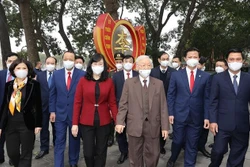 阮富仲总书记走访北宁省并向该省党部、政府和人民致以新春祝福