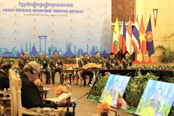 越南国防部长潘文江大将率团出席东盟国防部长非正式会议