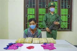 奠边省非法贩卖大量合成毒品男子当场被抓